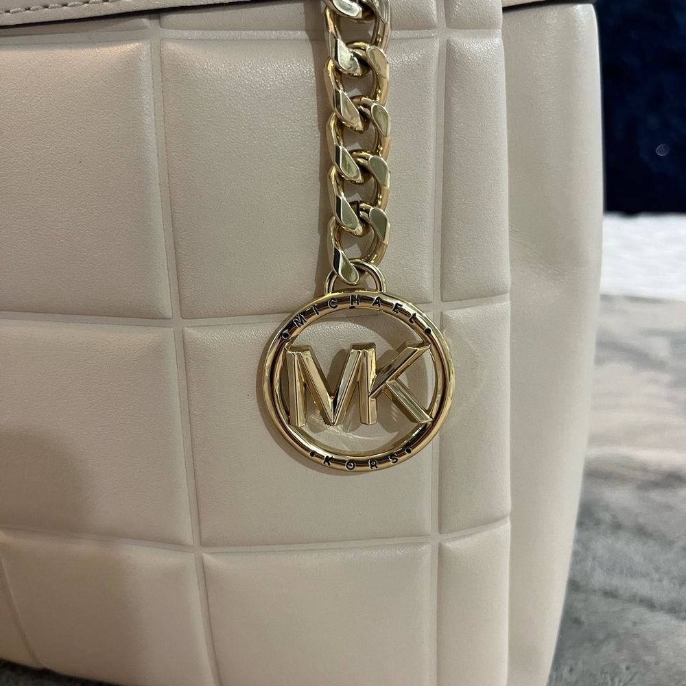Michael Kors Leather Susan Cream w/ Gold Hardware Medium Quilted Tote B… - Picture 11 of 16